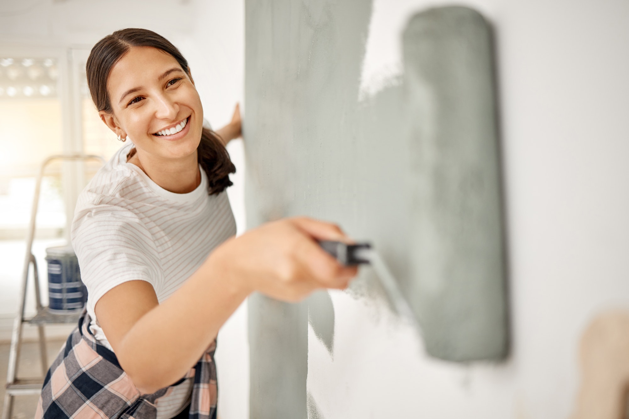 Pros and cons of painting your walls yourself